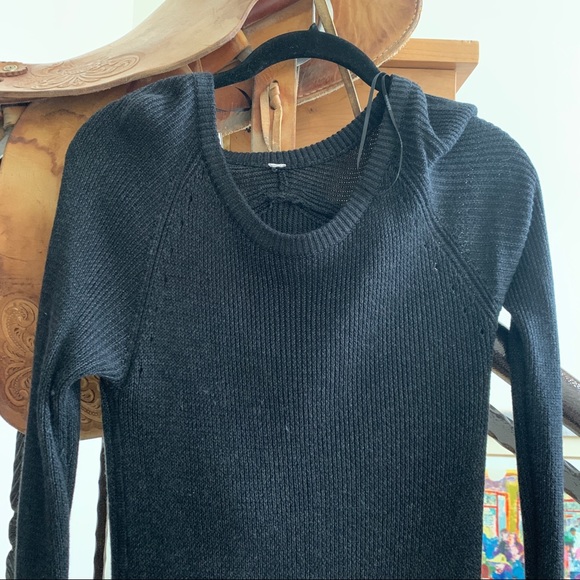 Lulu black top layer workout or all day - Picture 3 of 3